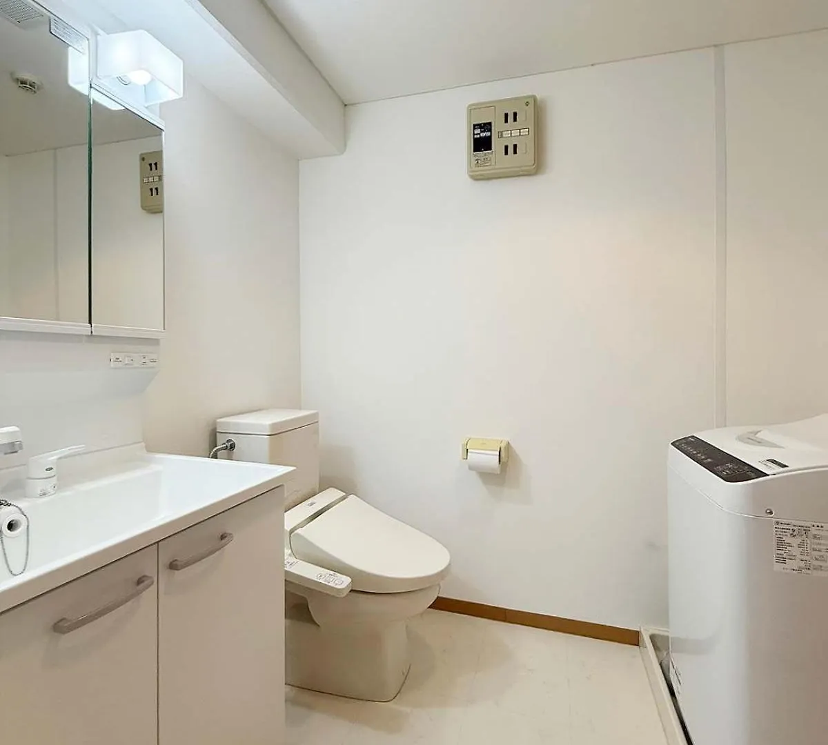 Apartment Grandeur - Cozy 1Br Near Peace Park Quiet & Central Stay Hiroshima